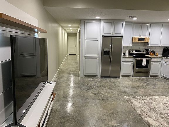 2nd image of 805 Long Dr