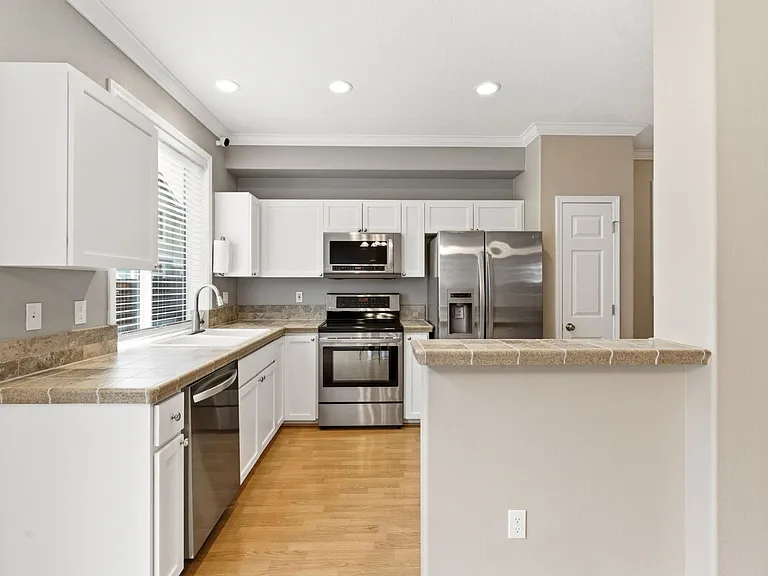 17208 SW Pleasanton Ln — Photo 9