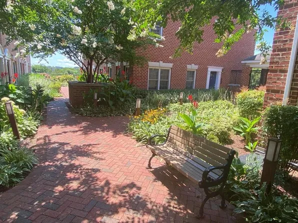 2256 S Garfield St #11, Arlington, VA 22206