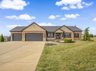 4119 Summer Oak Dr, Smithton, IL 62285