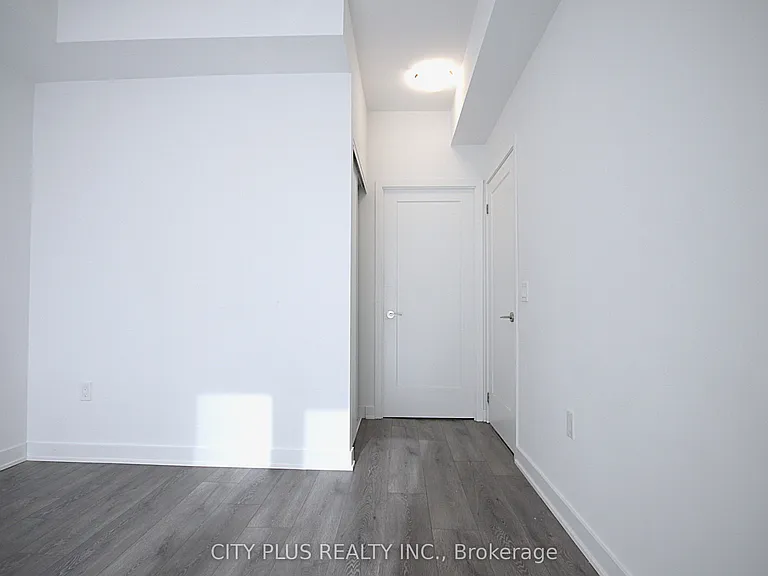 105 Oneida Cres #809 — Photo 11