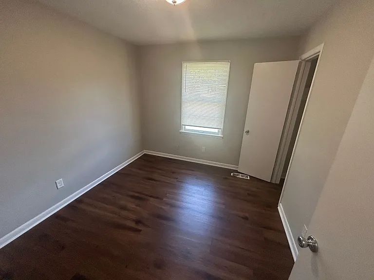 1904 Oglesby Dr NW — Photo 4
