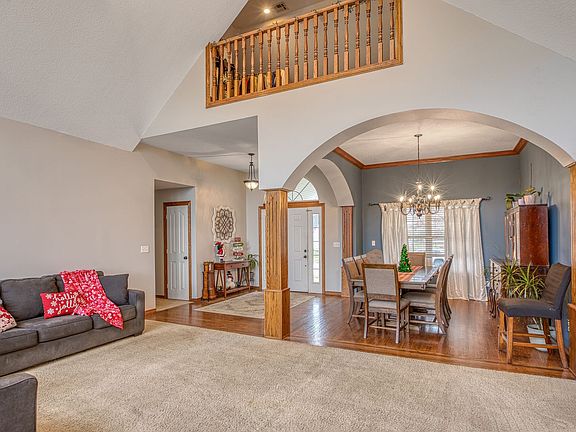 5th image of 913 W Briarbrook Ln