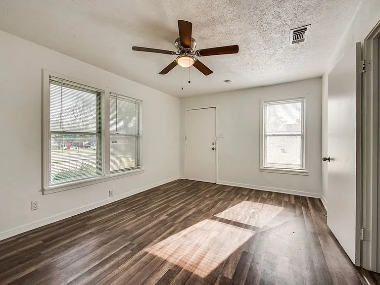 3540 Burton Ave #B — Photo 11