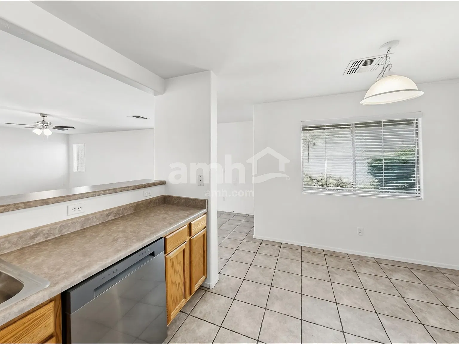 3 bed, 2.0 bath, 1633 sqft, $1,670 — Photo 4