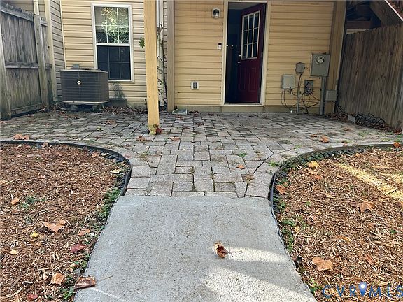 3rd image of 2859 Queensland Dr