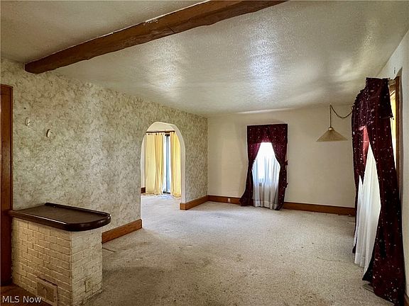 4th image of 785 Chenoweth Ext