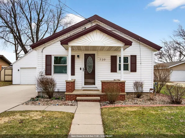 739 Park St, Wrightstown, WI 54180