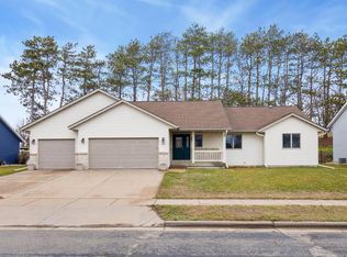 929 Packer Dr, Holmen, WI 54636