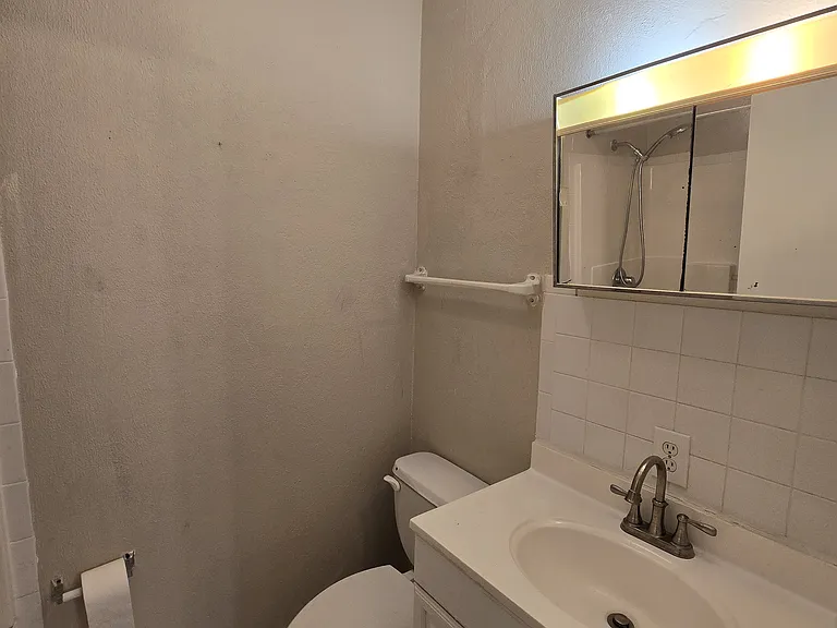 427 Royal Crest Dr — Photo 19