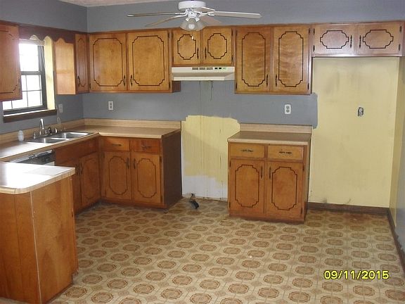 4th image of 2942 Centennial Ave