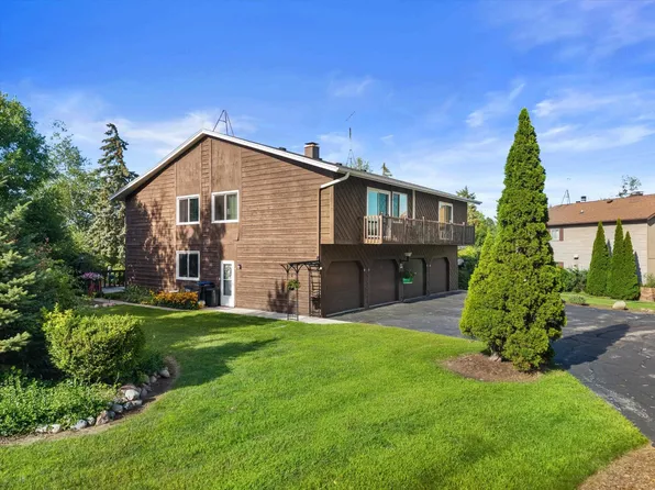 2626 Cross Creek Dr APT D, Sheboygan Fls, WI 53081