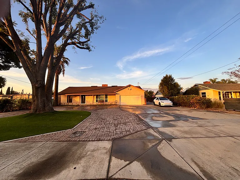 5444 Howard St — Photo 12