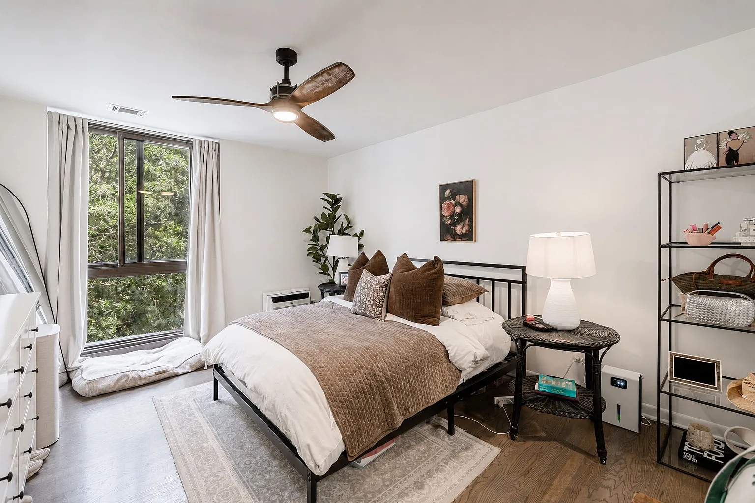 2 bed, 1200 sqft, $4,500 — Photo 4