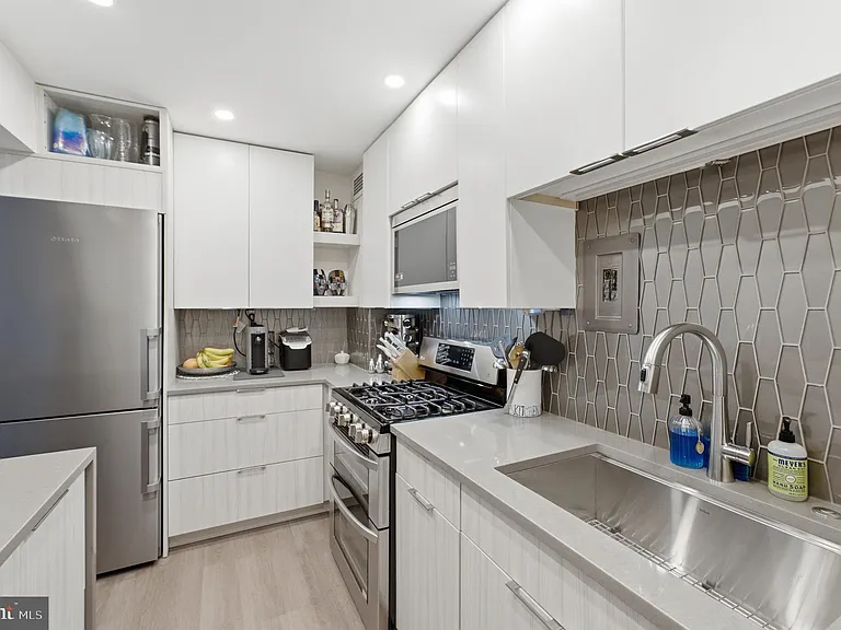 4201 Cathedral Ave NW #903W — Photo 9