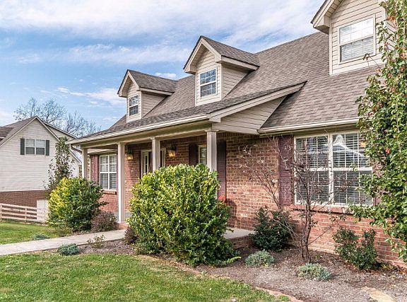 4th image of 152 Carlton Dr