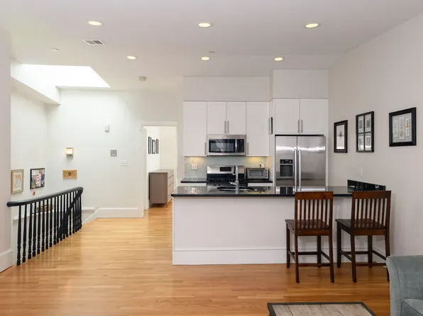 89 3rd St #1B, Cambridge, MA 02141