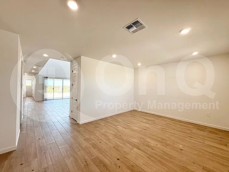 10042 S 23rd Ln — Photo 7