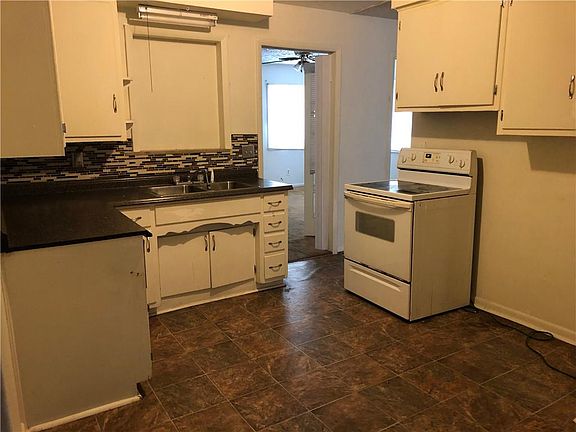 3rd image of 3521 N Adams St