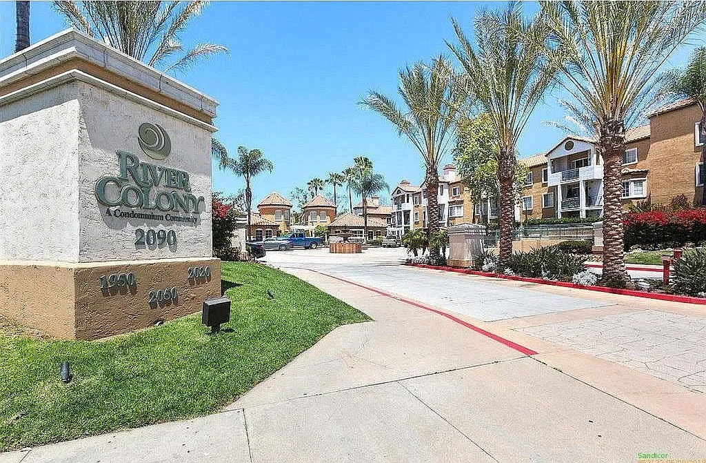 2 bed, 977 sqft, $3,200 — Photo 2
