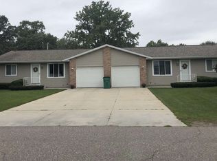 1221 Heavenridge Rd, Essexville, MI