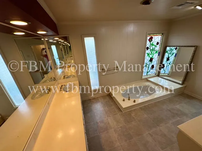 900 Dobbins Rd — Photo 14