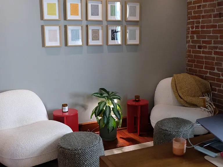 1st Floor bonus room lounge area