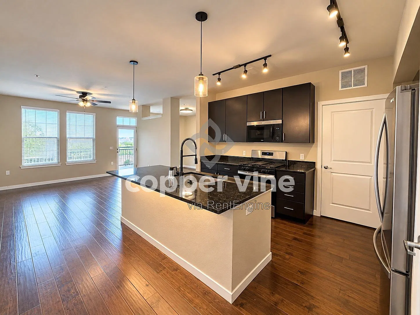1 bed, 2.0 bath, 929 sqft, $1,980 — Photo 4