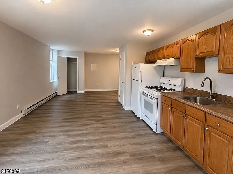1 bed, 1.0 bath, $1,850 — Photo 2