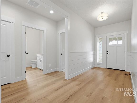 3rd image of 9407 S Esmeralda Ave