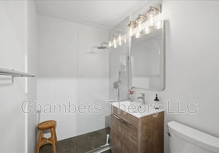 912 N Lexington St — Photo 22