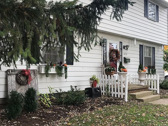 3rd image of 1010 Meadowview Dr