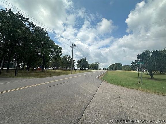 2nd image of Alberta Creek Rd