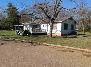 305 W McKay St, Troup, TX 75789