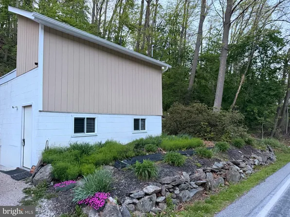 4312 Fissels Church Rd, Glen Rock, PA 17327