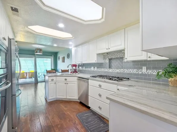 914 Wentworth Cir, Vista, CA 92081