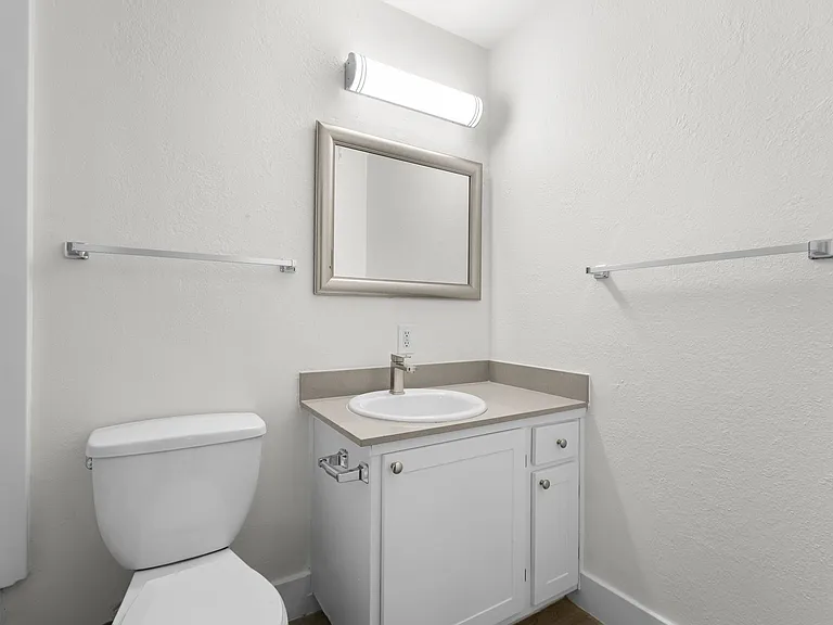 Sherwood Forest Apartments — Photo 22
