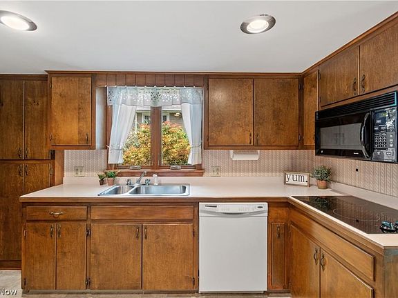 5th image of 751 Westridge Dr