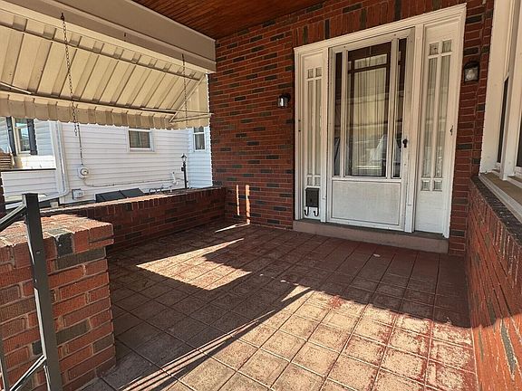 2nd image of 1205 Walnut St