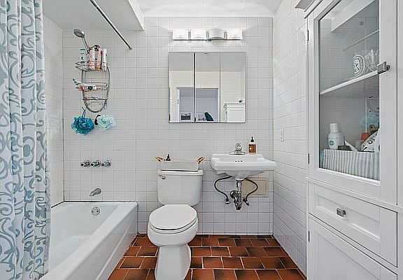 4th image of 142 W Houston St APT 1