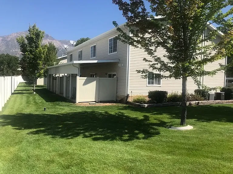 472 E 2100 N — Photo 14