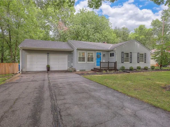 7725 Reeds Rd, Prairie Village, KS 66208