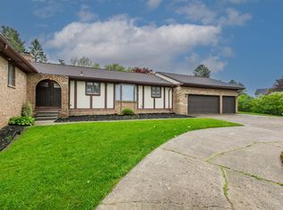 59663 Pettengill Dr, New Hudson, MI 48165