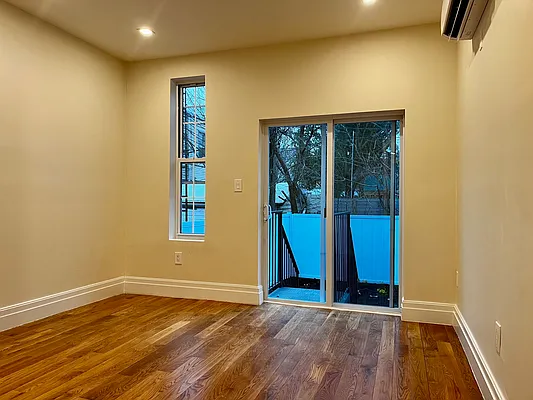 Rented by MySpaceNYC | media 22