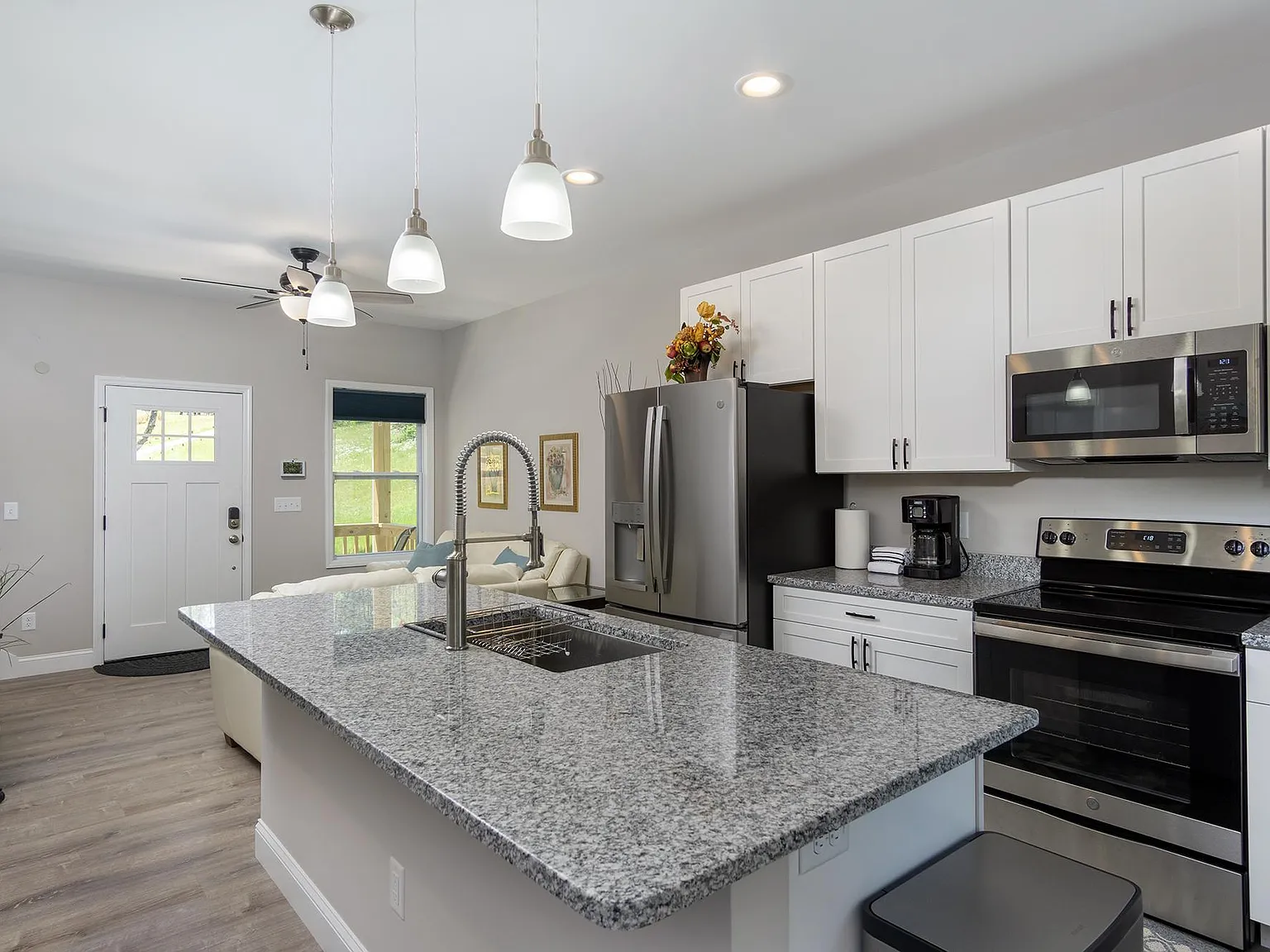 21 Dahlia Dr — Photo 1