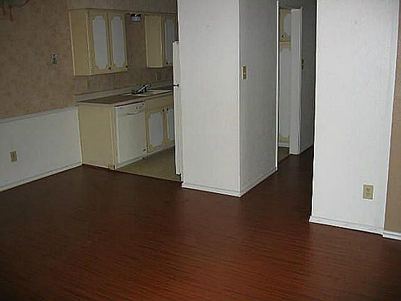 5th image of 1103 Airline Dr APT 4