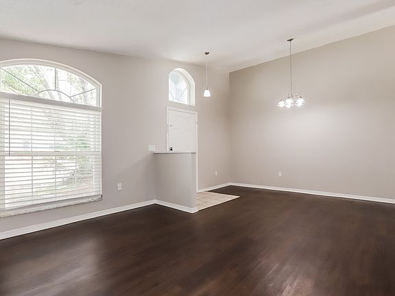 4th image of 411 Sonoma Dr