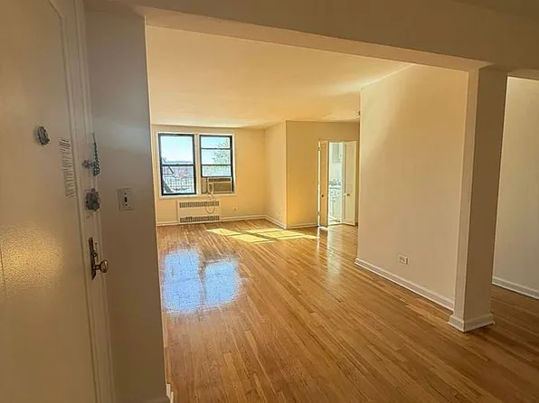 37-30 83rd St #5E, Queens, NY 11372