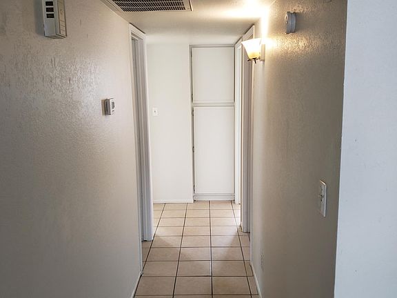 4th image of 551 E Royal Palms Dr