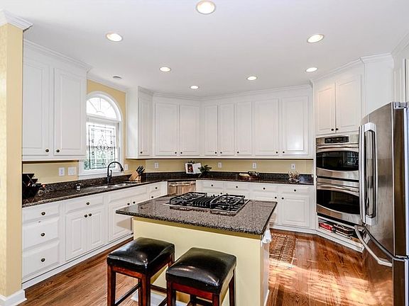 3rd image of 4453 Waterbury Ln